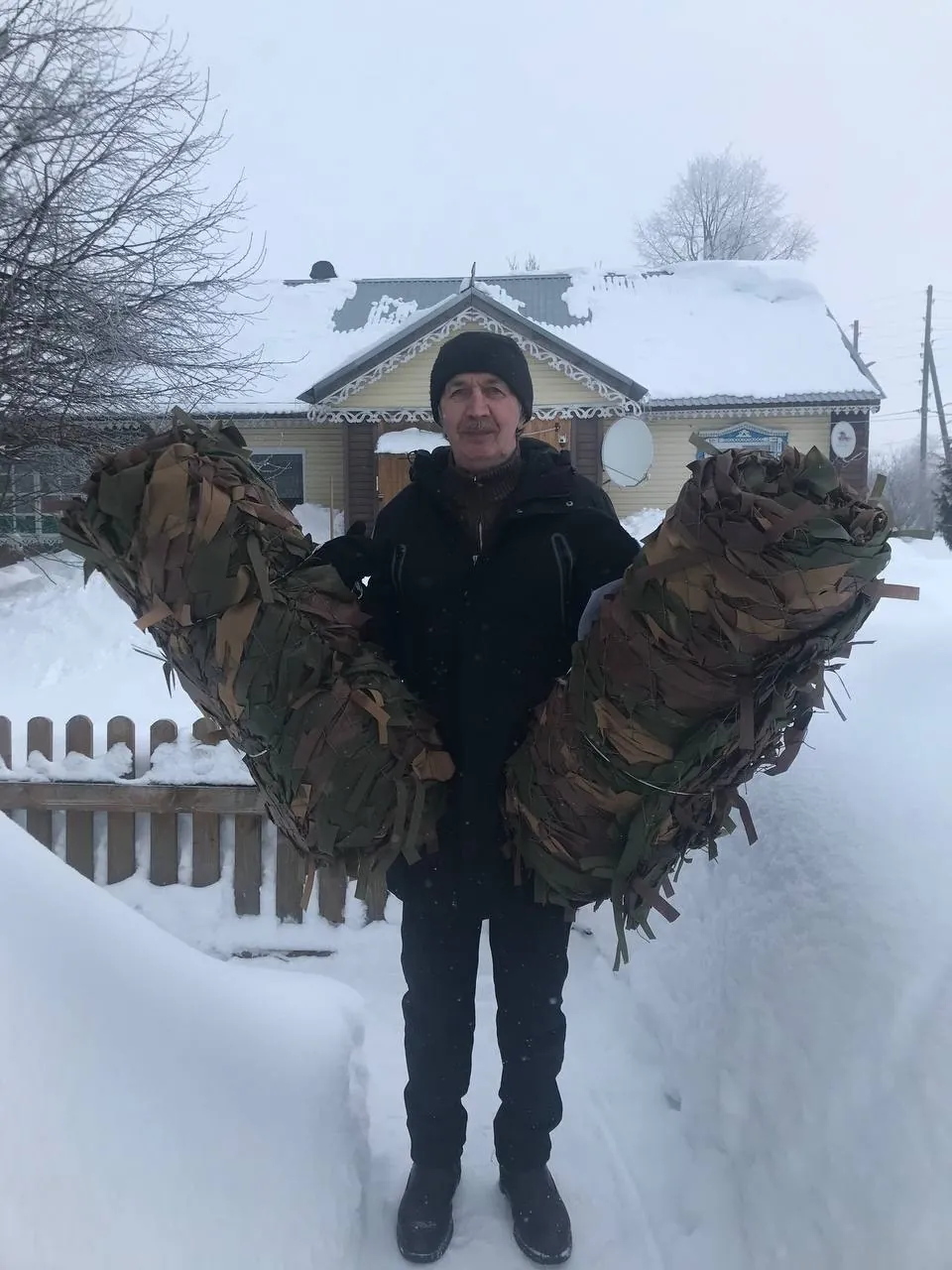 Пижанский район привез носки и сети, Куршина Г.А. сдала 26 пар белья (всего 505), ее семья помогает, приняты коврики и банки, сшит маскировочный костюм.
