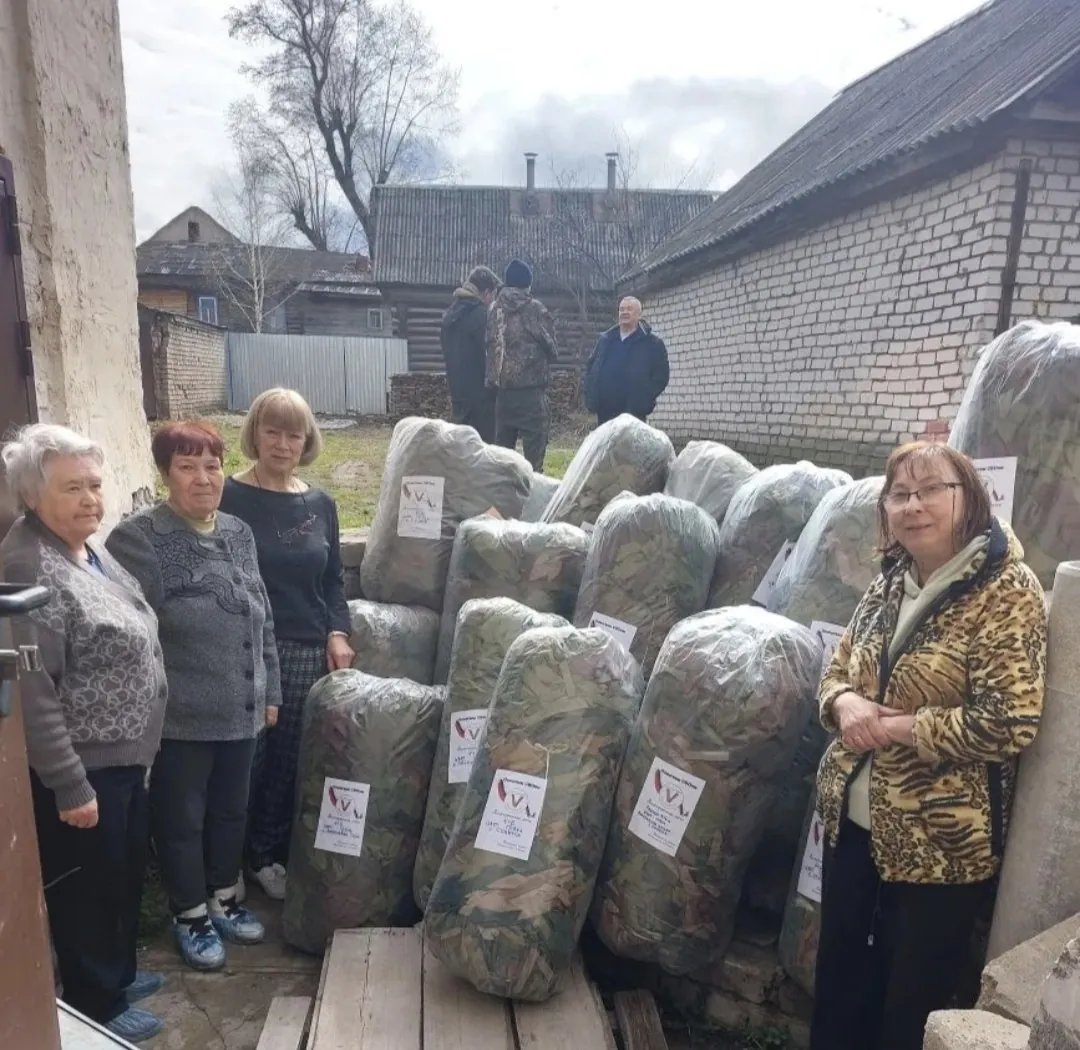 На пожертвования закуплено 11 рулонов материала для сетей, сельские поселения привезли помощь, получены взносы и гуманитарка от школ и жителей.
