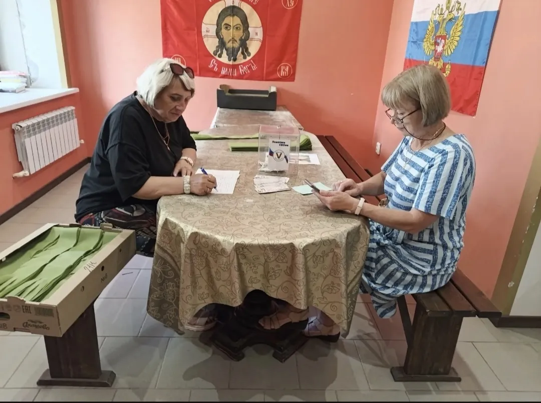 Активно шли пожертвования на мемориал от Бердинских О.В., Сергея и других, коллектив получал поддержку от местных предприятий.