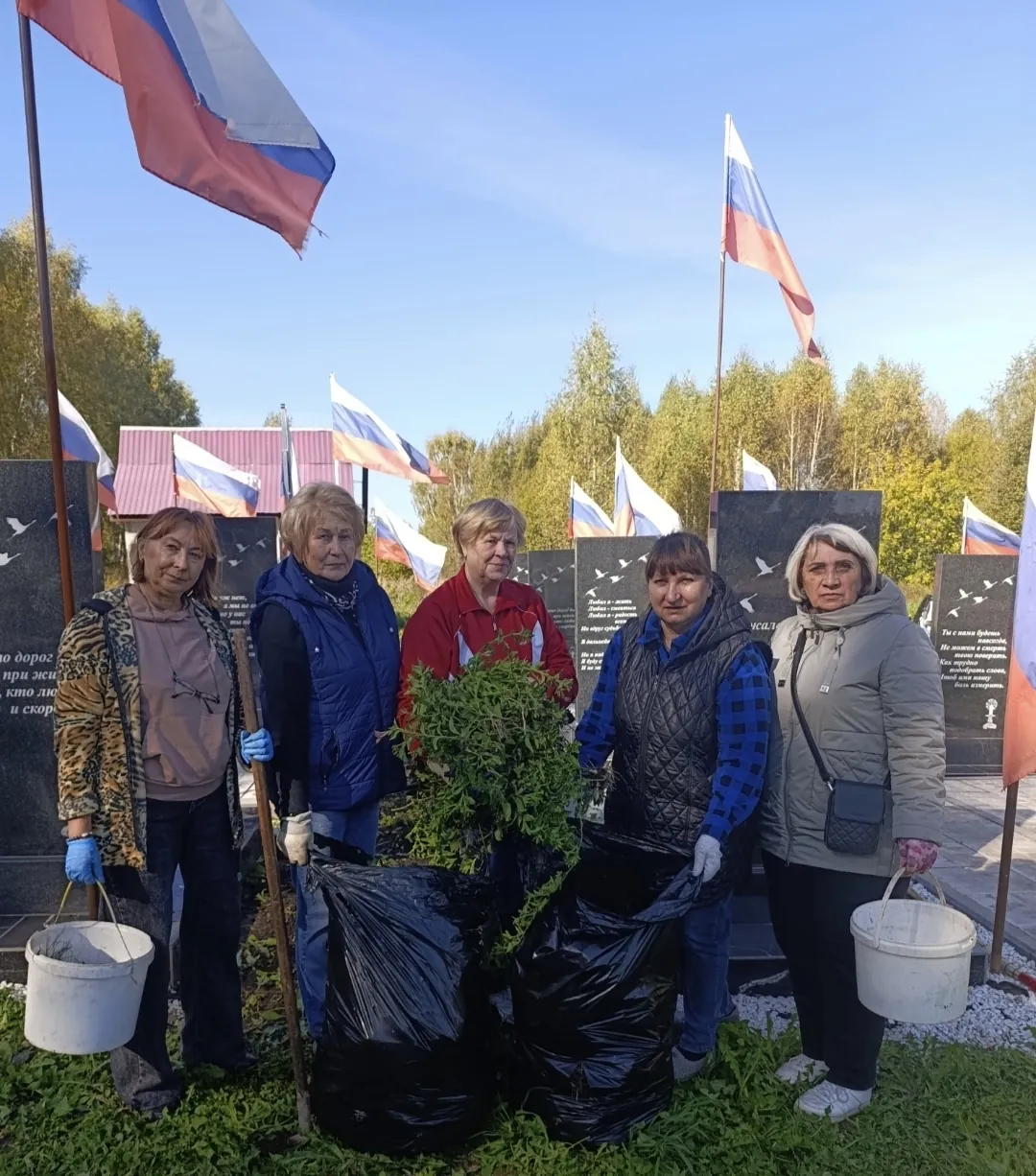 Доставка спанбонда и парафина, субботник на Аллее Славы. Сети из Воробьевой Горы, взносы в копилку.