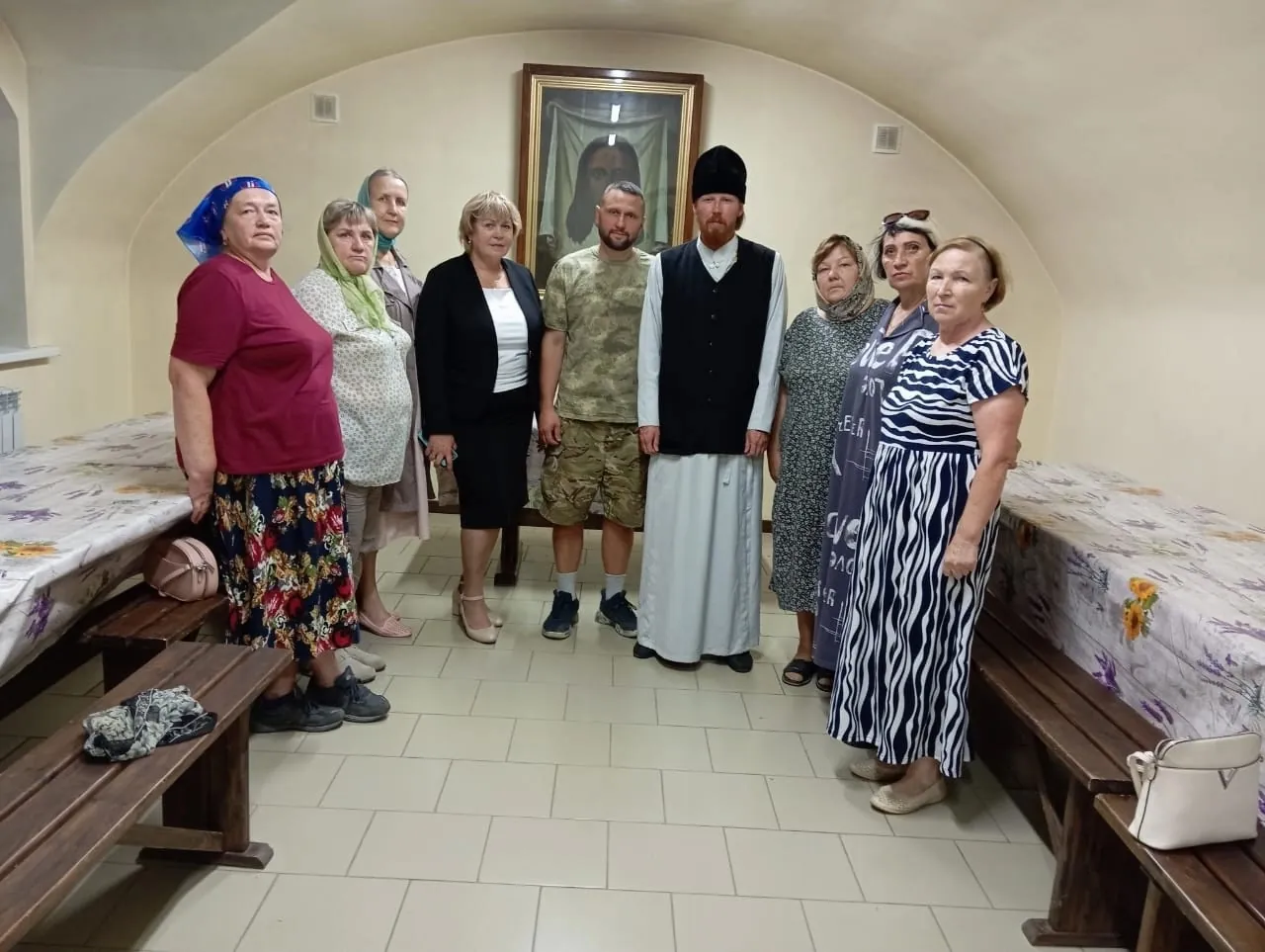 Встреча с благочинным и представителями фонда, обсудили совместную работу, в школе продолжили плести сети и принимать помощь.