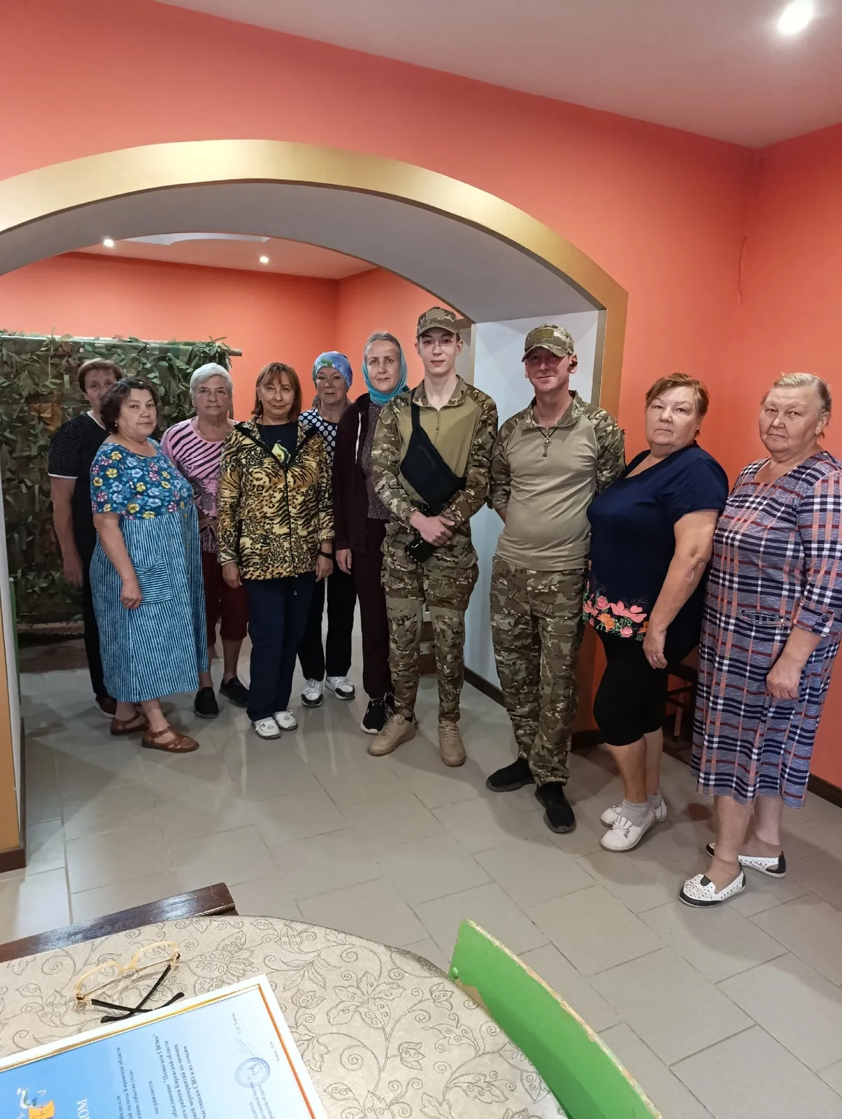 Двое военнослужащих из военкомата помогли с отгрузкой сетей, провели уборку, поступили новые пожертвования и материалы.