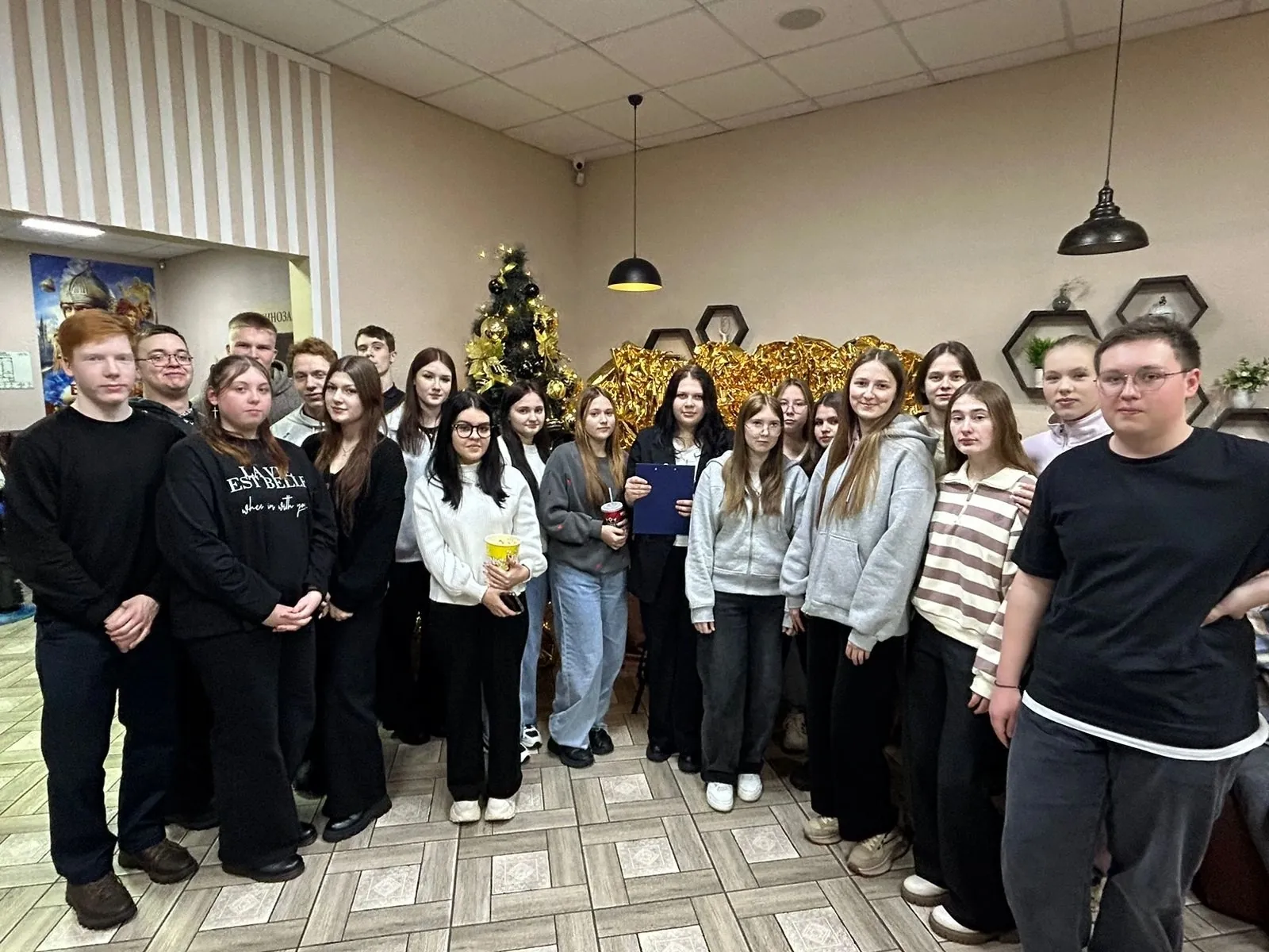Студенты-волонтёры награждены походом в кино, поступило крупное пожертвование и объявлены итоги сбора средств на материалы.