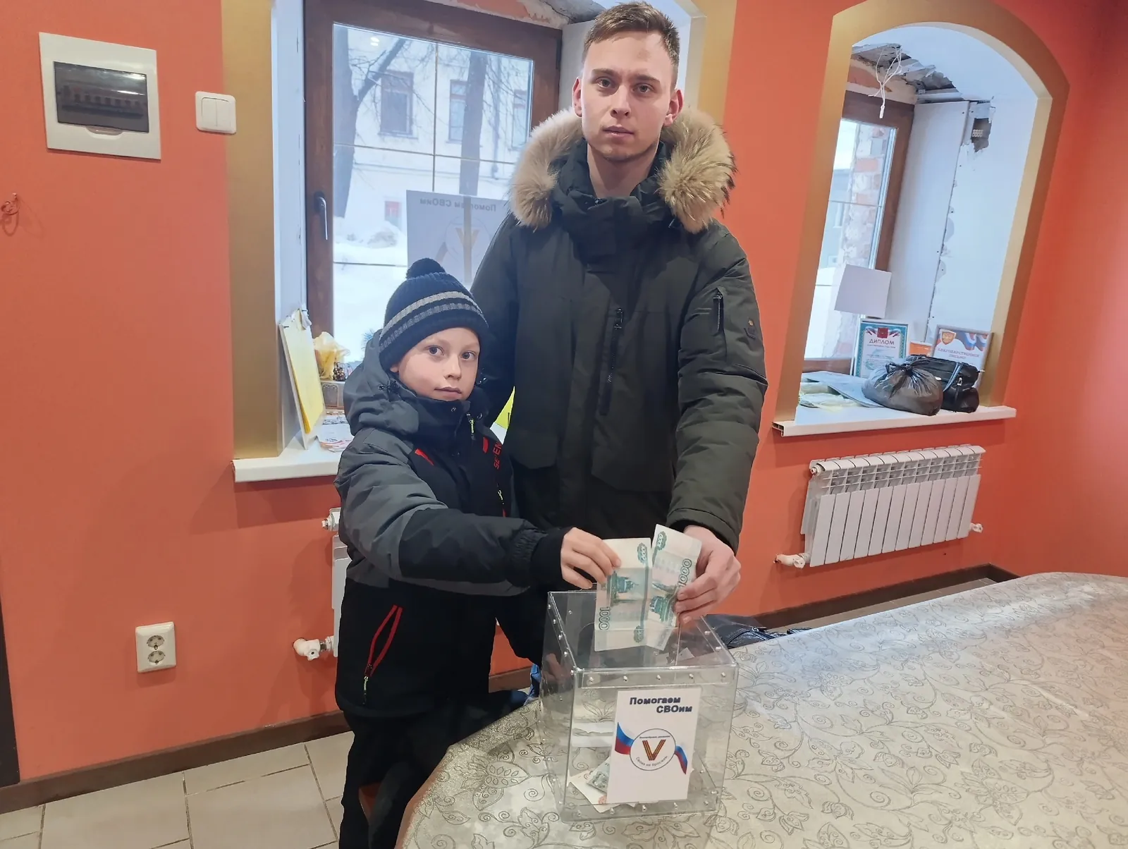 Суббота: поток помощи от людей и сёл, подготовлено 150 банок для свечей, получен кофе и материалы, разгружена машина.