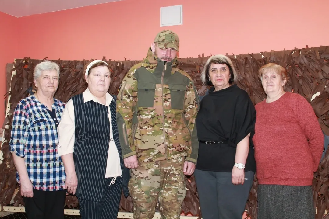 В Воскресной школе прошла теплая встреча с земляком, прибывшим из зоны СВО, для патриотической беседы.