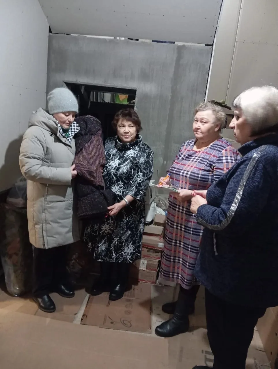 Волонтёры из Муши привезли готовые сети и первые подарки к 23 февраля, помощь от жителей Васичей и молодёжи.
