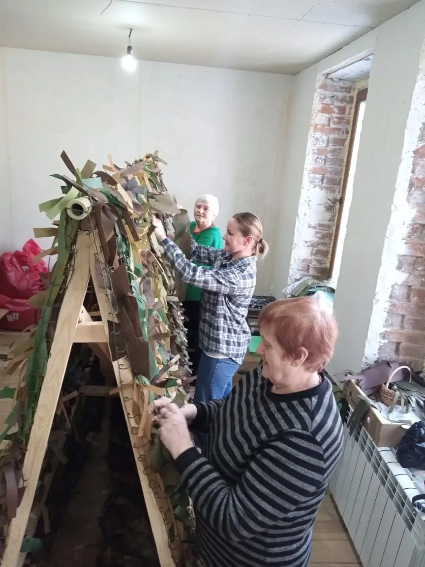 В субботу подвели итоги, готовятся к 23 февраля и выставке, приняли новую помощницу, продолжают плести сети и заливать свечи.