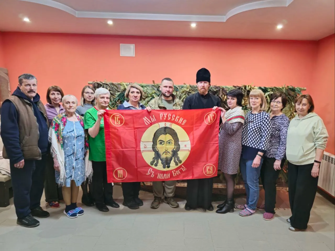 Получили флаги от бойцов с Донецкого направления и благодарственное письмо с Курского; женщины берут работу на дом.