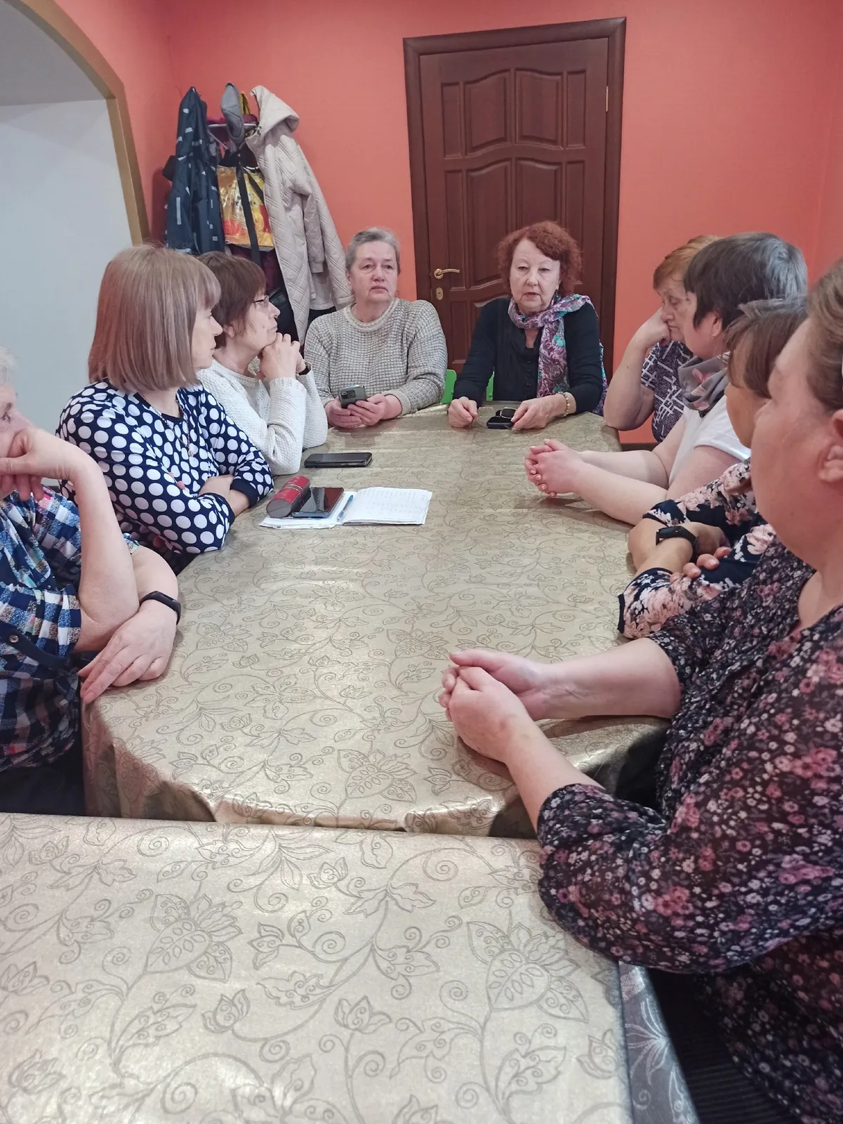 Состоялась планерка с представителями Союза пенсионеров, жители села Васичи собрали 12000 рублей на влажные полотенца.