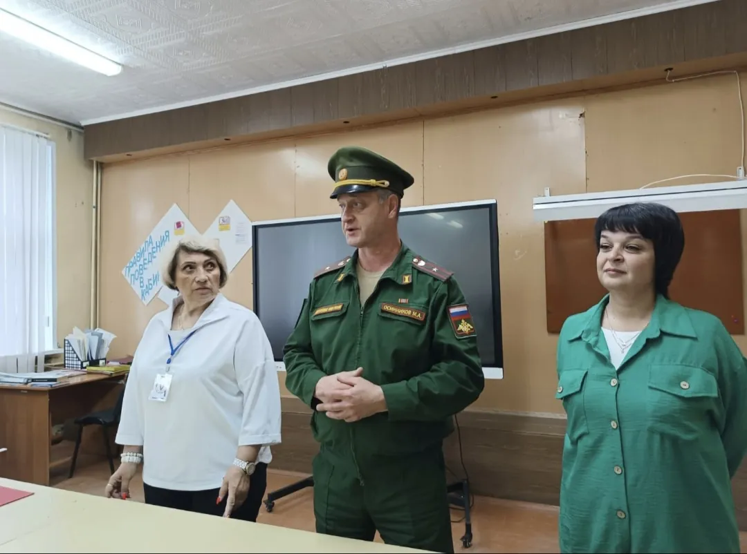 Студенты педколледжа помогали семьям военнослужащих, клуб «Гармония» передал 10 000 рублей.