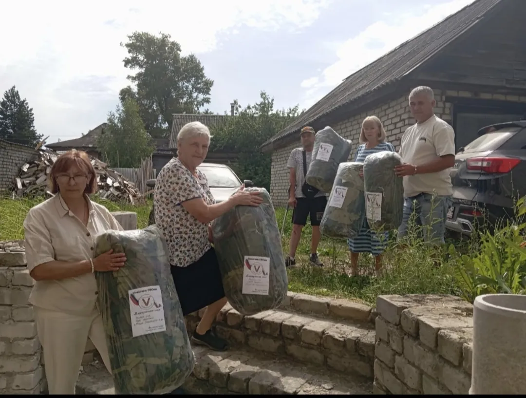 Отгрузка гуманитарной помощи, визит депутатов с воском и пожертвованиями, помощь от жителей и поселений, онлайн-переводы на сети.