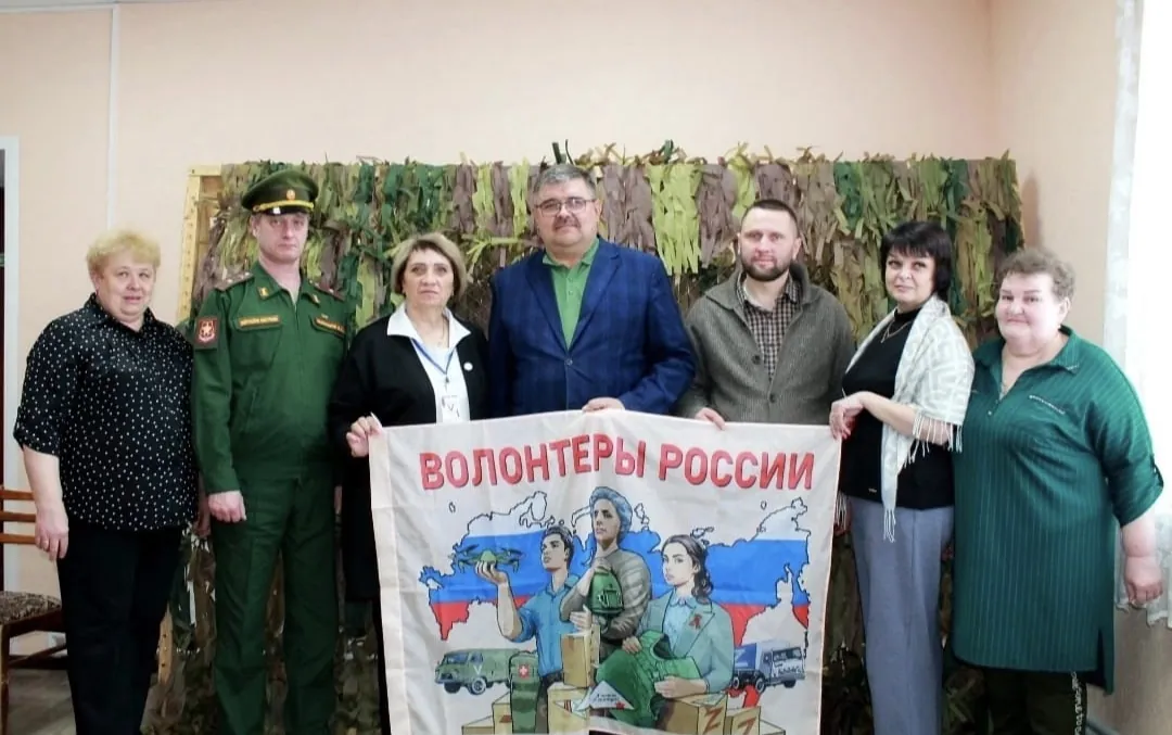 Рассказ о волонтёрском движении села Обухово: 22 человека изготовили 65 сетей, 1600 свечей, 94 пары носков и получили благодарность от властей.