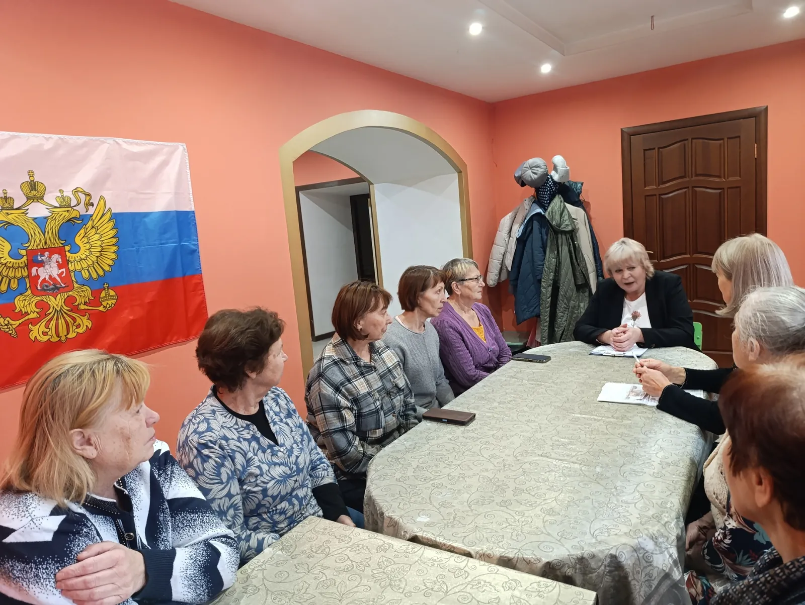 Экскурсия и мастер-класс для школьников, передача белья от храма, готовая сеть из Лесниково и рабочий визит руководителя.